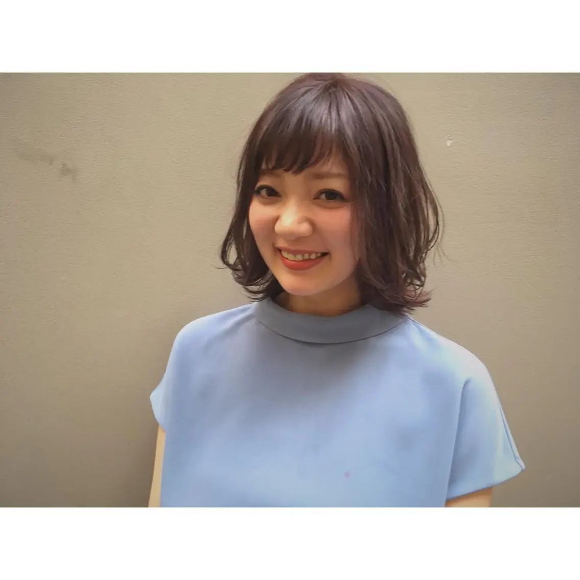 ミディアム アッシュ ボブ ハイライト レイヤーカット 外ハネヘア 山中 直輝のヘアスタイル
