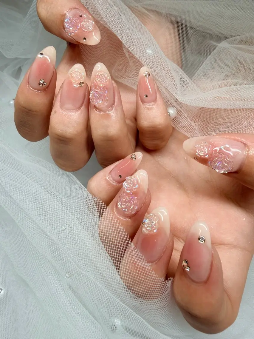 ネイル 氷ネイル・うるうるネイル 韓国ネイル ワンホンネイル Emanail🍑 momokaのネイルデザイン