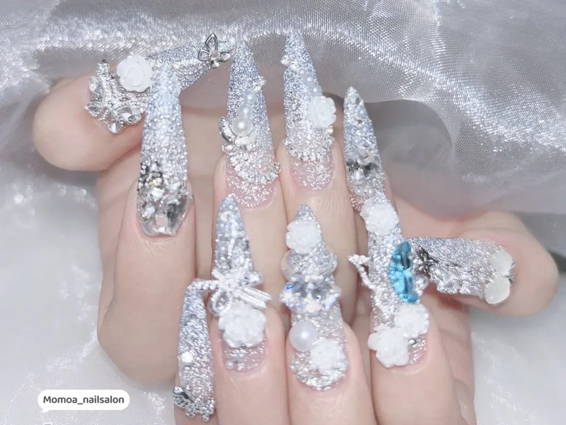 ネイル キラキラネイル 韓国ネイル スカルプネイル ハンドネイル MoMoA Nail ネイル長さ出し専門店のネイルデザイン