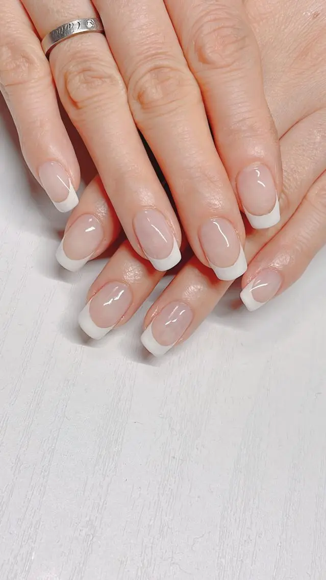 フレンチネイル【王道キレイめネイル💅】の写真