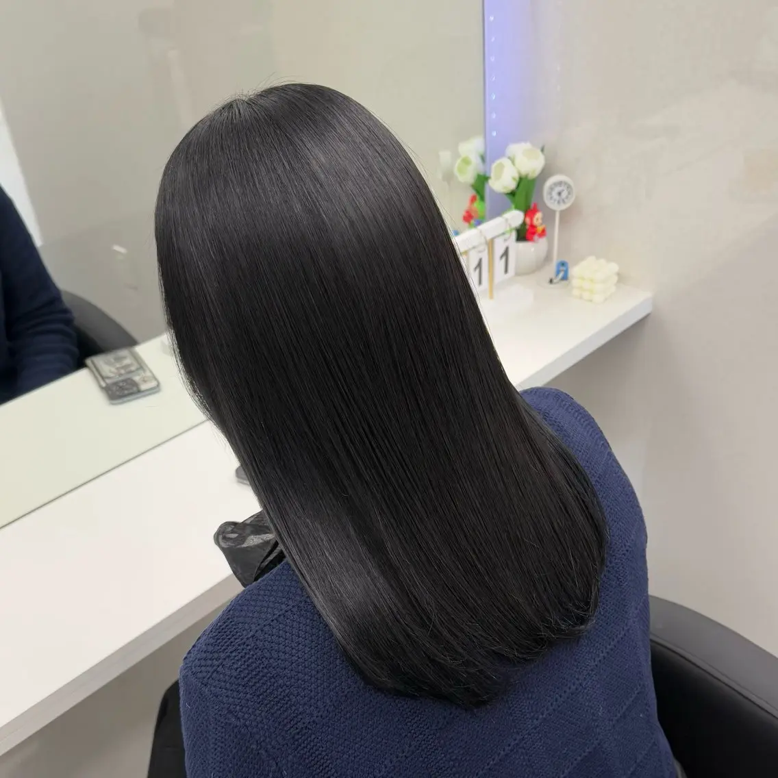 ミディアム カラー 黒髪 ブリーチ ブルーカラー ブルーブラック ダークグレー ヘアカラー トリートメント 天神/ケアブリーチ/ 髪質改善/上質艶髪のヘアスタイル