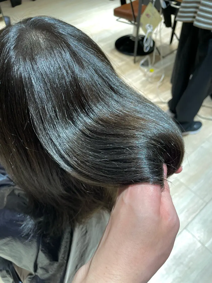セミロング 透明感カラー🩶 ×小顔カット難波のヘアスタイル