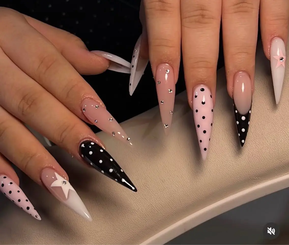 ネイル フレンチネイル ジェルネイル 韓国ネイル マグネットネイル 持ち込み ハンドネイル Royal nail_Mimiのネイルデザイン