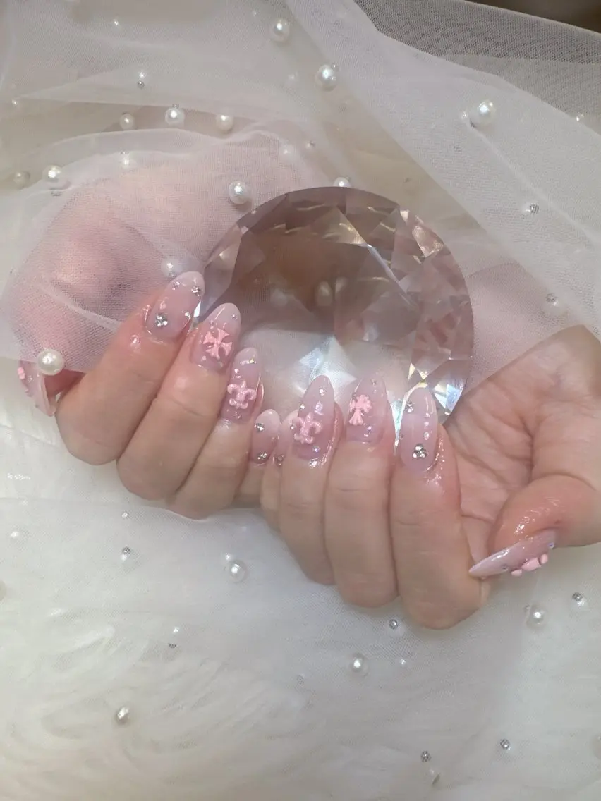 ネイル チークネイル フレンチネイル ジェルネイル ガラスフレンチ ハート Queeens nailのネイルデザイン