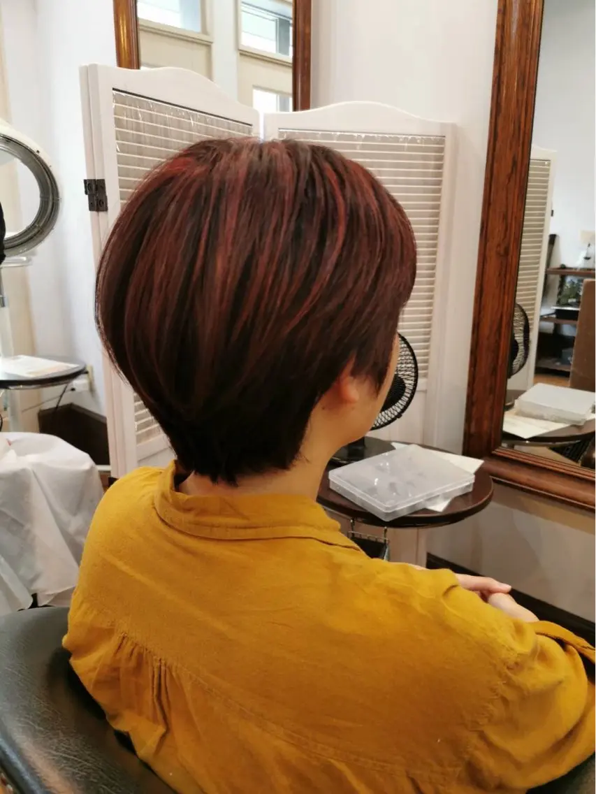 ショート カラー 上間 洋子のヘアスタイル