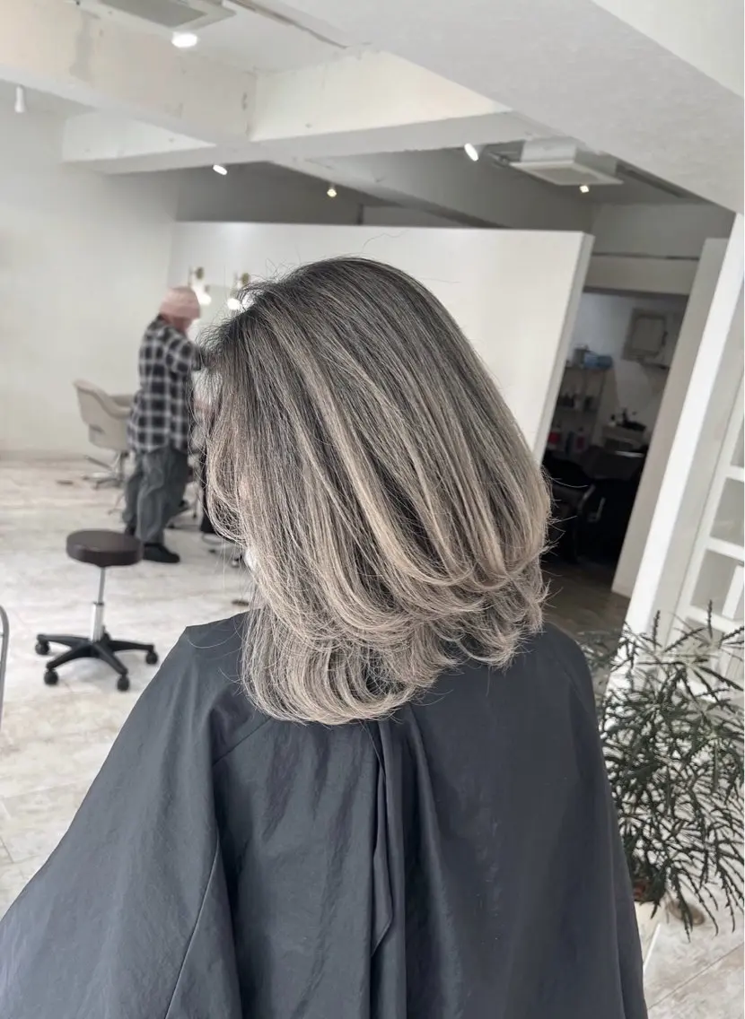 ミディアム カラー バレイヤージュ グレージュ レイヤーカット 指名数No.1 /NAOYAのヘアスタイル