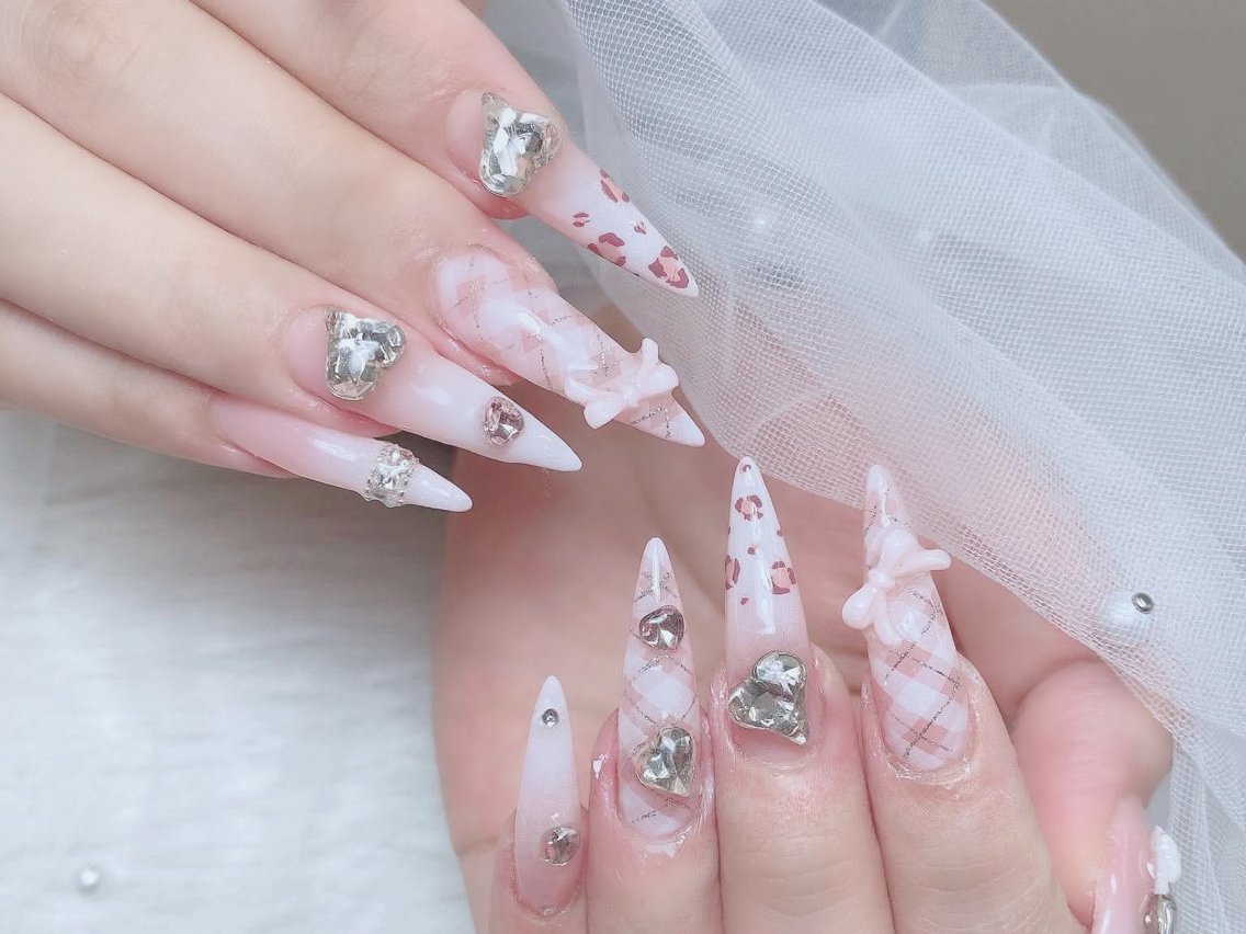 ネイル オーロラネイル クリアネイル フラッシュネイル フレンチネイル ジェルネイル ハンドネイル Sakura Nail Salonのネイルデザイン