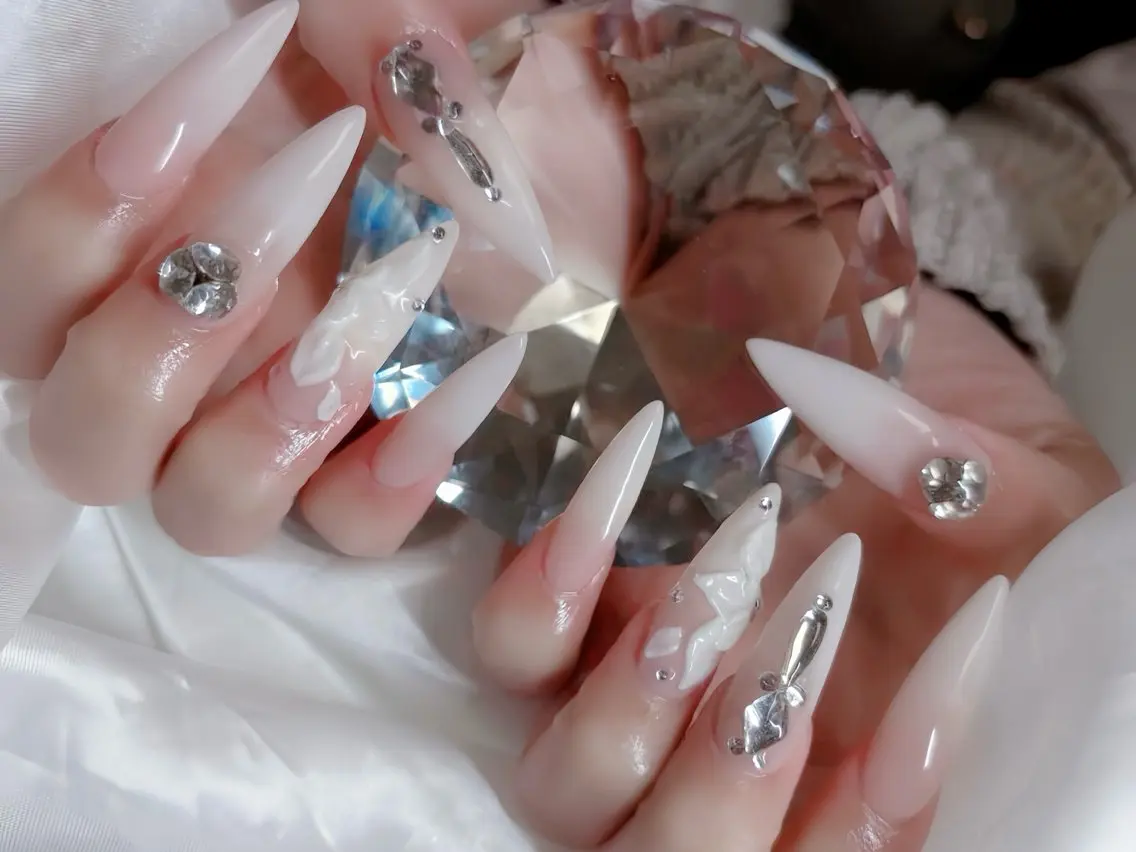 ネイル オーロラネイル チークネイル 桜ネイル クリアネイル ドット ハンドネイル Rin Nail 新大久保店のネイルデザイン