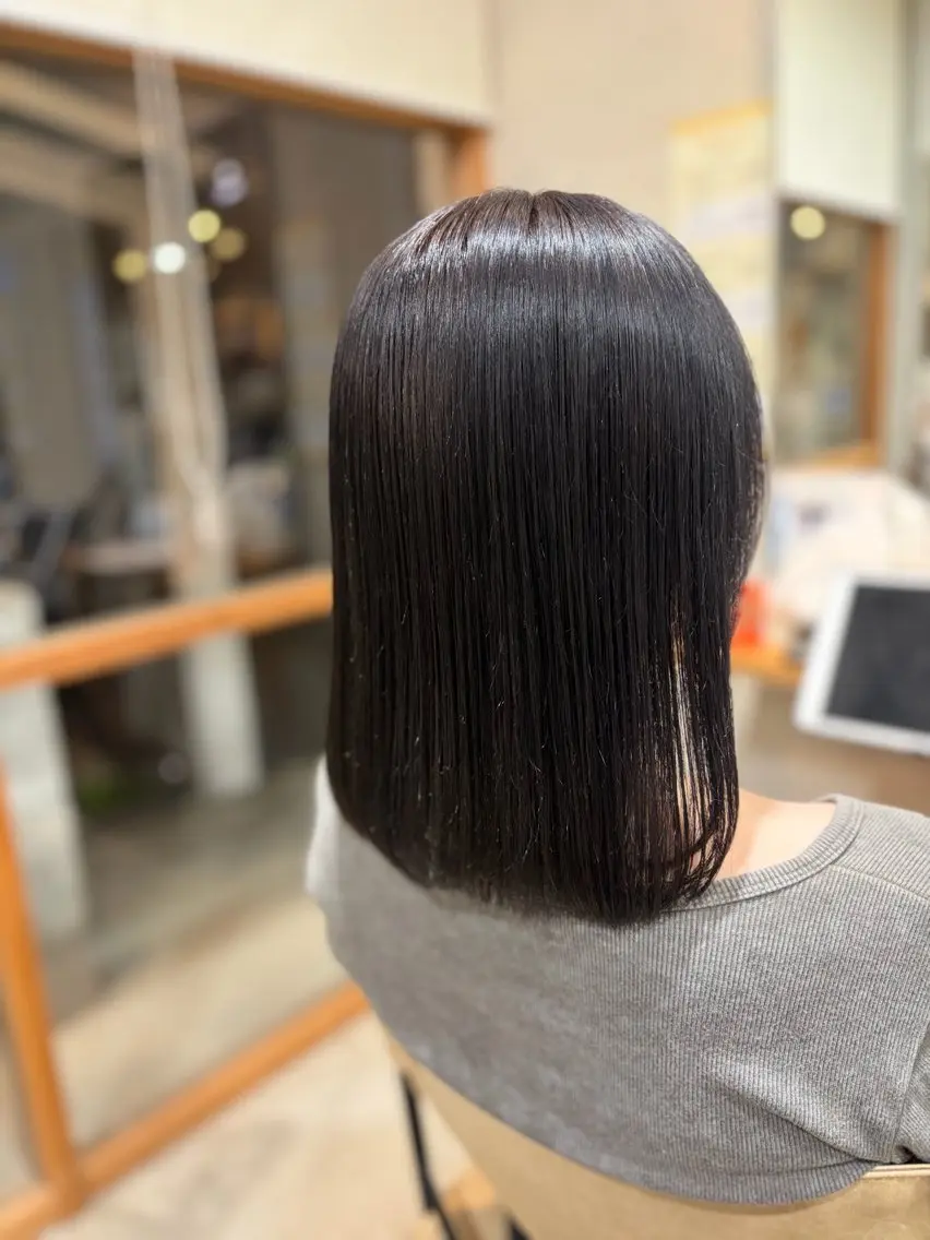 ミディアム カラー ブリーチ ディープラベンダー ラベンダーカラー ヘアカラー momoka オリーブ/ベージュのヘアスタイル