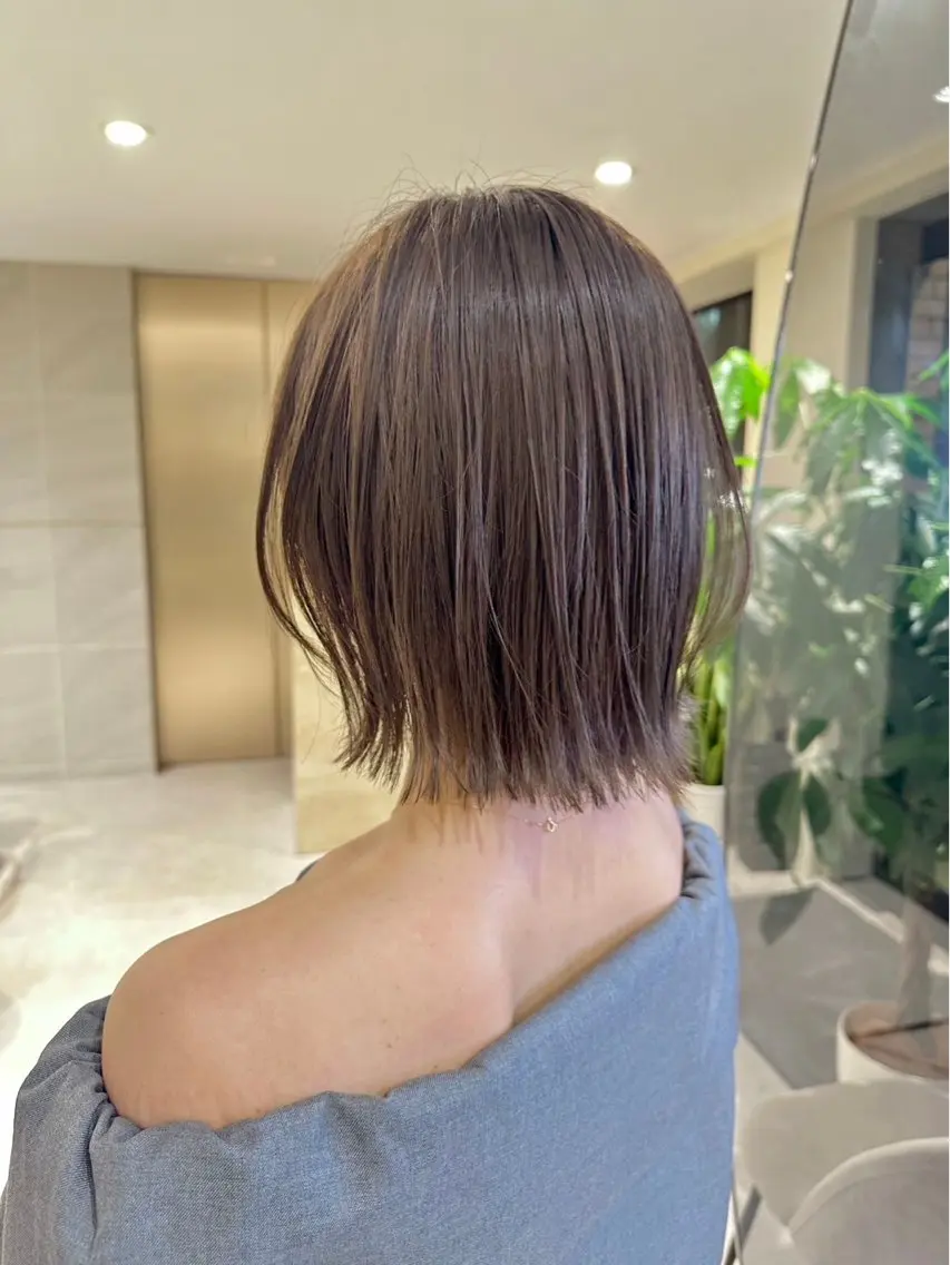 ショート カラー ベージュカラー イルミナカラー ボブ 外ハネヘア カット ヘアカラー トリートメント 透明感カラー🌿 グレージュ🐺陽介のヘアスタイル