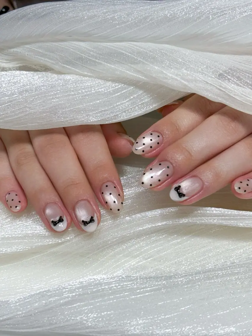 ネイル ドット マグネットネイル リボン ホワイト ハンドネイル nail salon minthのネイルデザイン