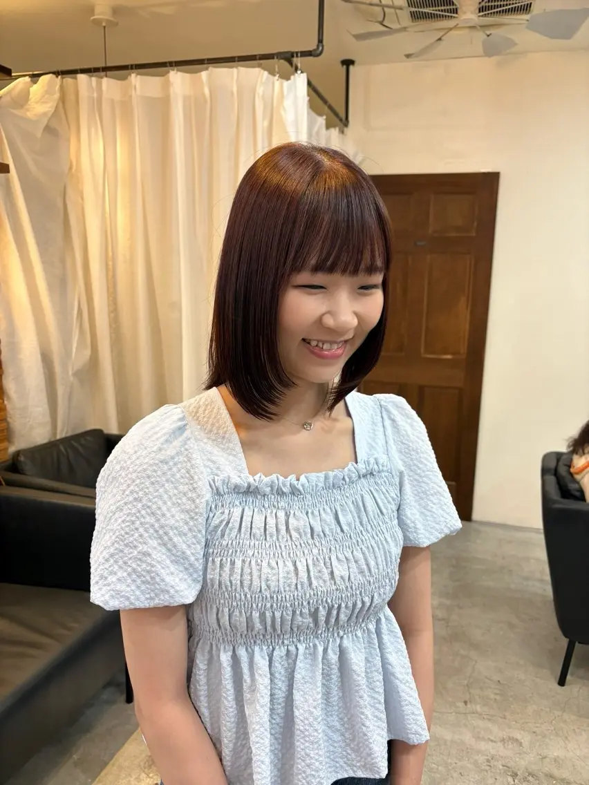 ミディアム カラー ボブレイヤー レッドカラー ボブ レイヤーカット 顔周りカット ピンク カラー🩰りりのヘアスタイル