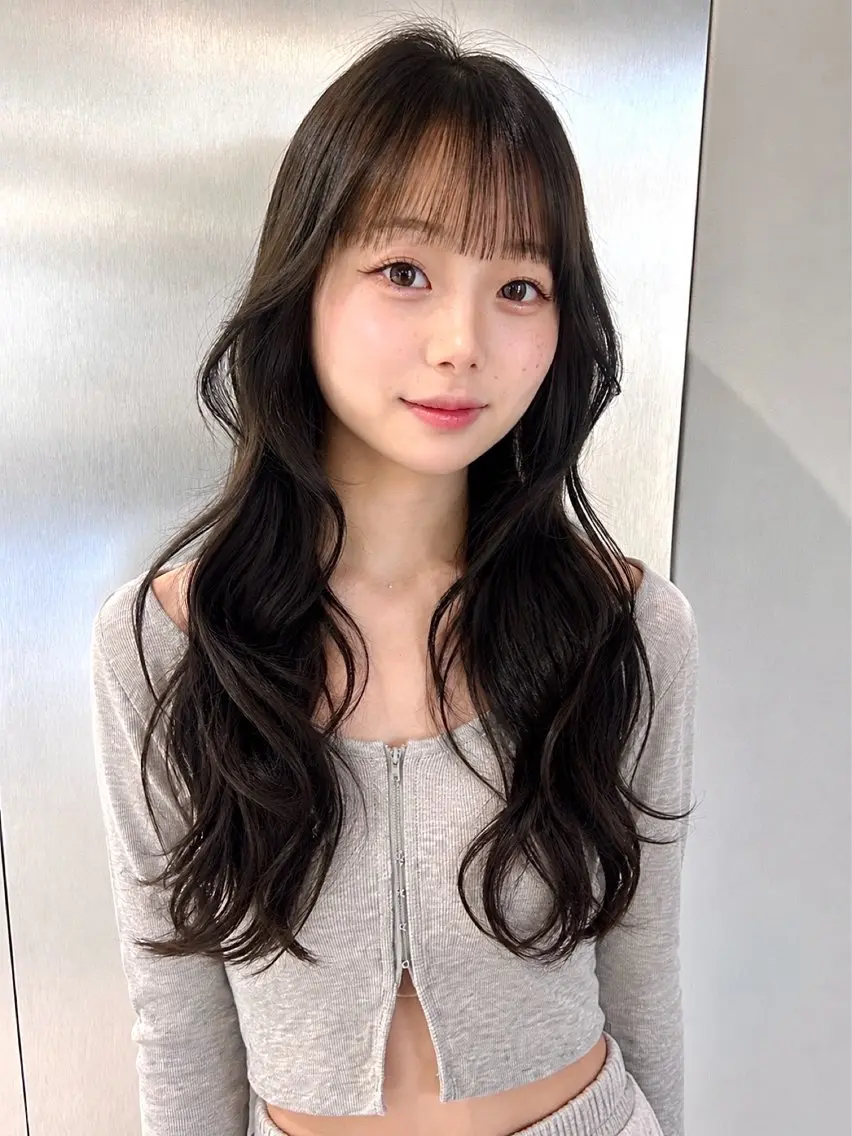 ロング カラー 透明感カラー オリーブグレー 顔周りカット 韓国風ヘア レイヤーカット ヘアカラー 【 ViVIE 】 とものヘアスタイル