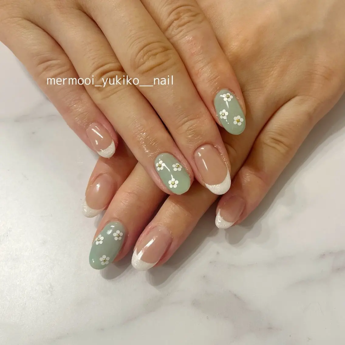 ネイル フレンチネイル グリーン ニュアンスネイル シンプルネイル mermooi nailのネイルデザイン