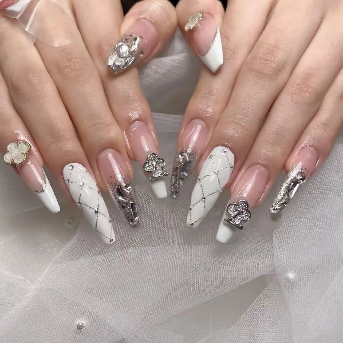ネイル ENsalon AKIRAのネイルデザイン