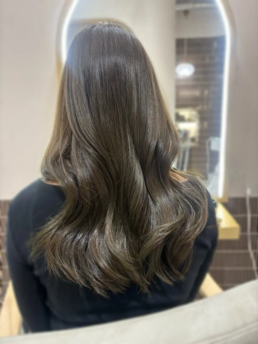 セミロング ヘアカラー ‎🤍MIU‎🤍 レイヤーカット‎🤍のヘアスタイル