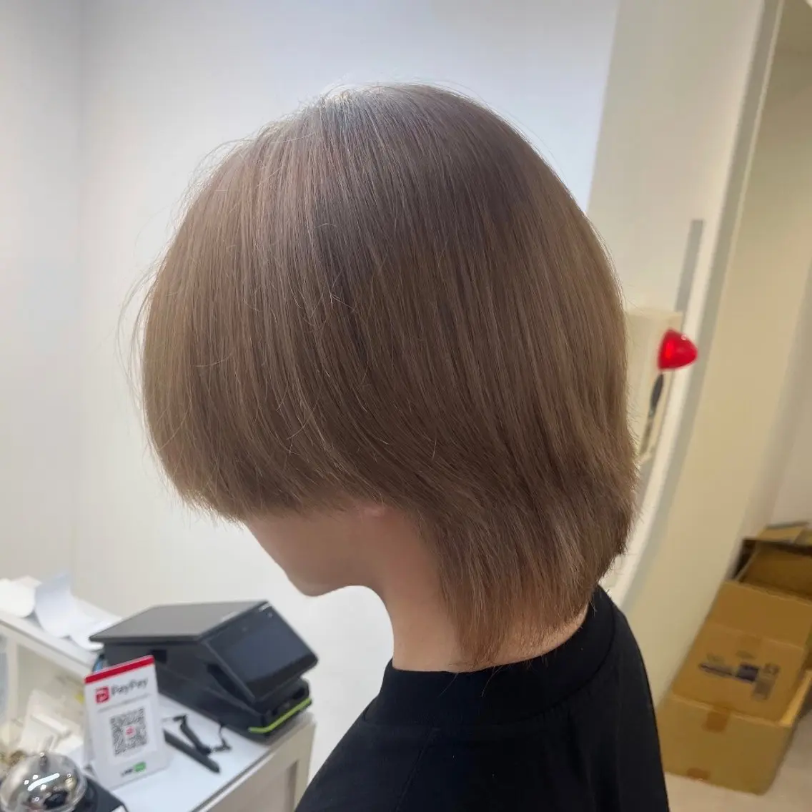 カラー メンズ メンズブリーチ ベージュカラー ブリーチ ミルクティーベージュ やまもと ここのヘアスタイル