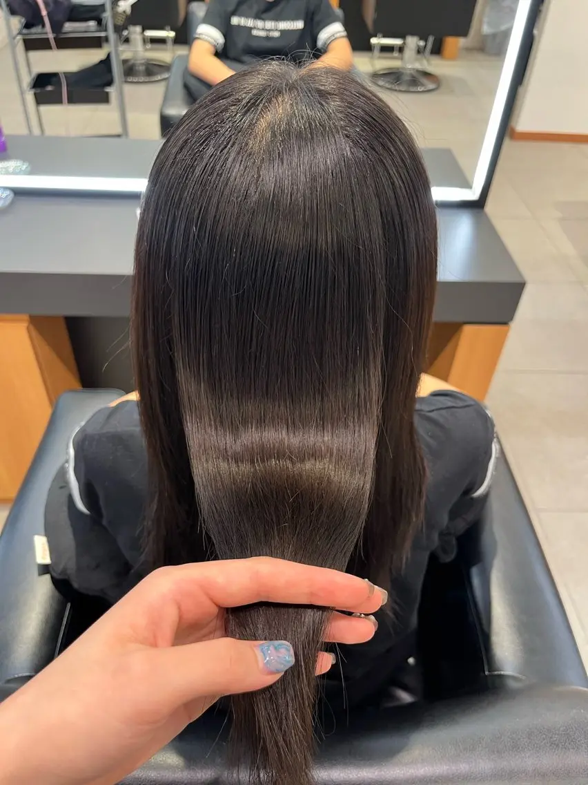 ロング KAREN(ému) 伏見/カットモデルのヘアスタイル