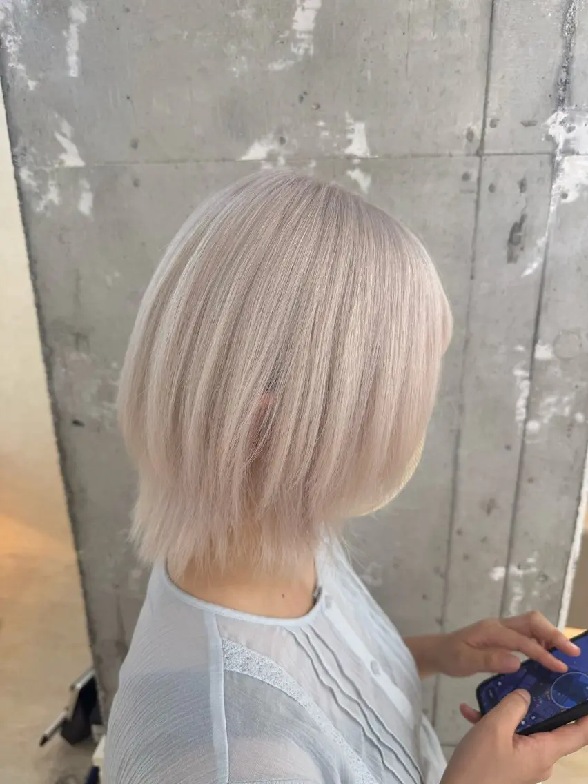 ショート カラー ベージュカラー ホワイトベージュ ヘアカラー トリートメント ヘアセット 小川 新大のヘアスタイル