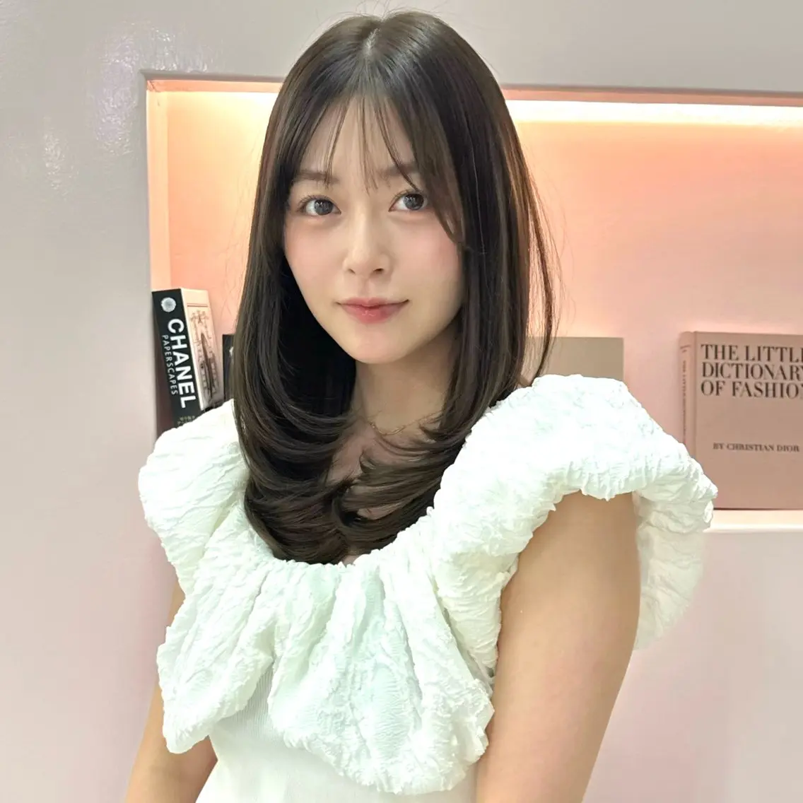 ミディアム カラー 透明感カラー 韓国風ヘア レイヤーカット カット ヘアカラー 縮毛矯正 トリートメント 🤍髪質改善 🤍透明感カラー🤍のヘアスタイル