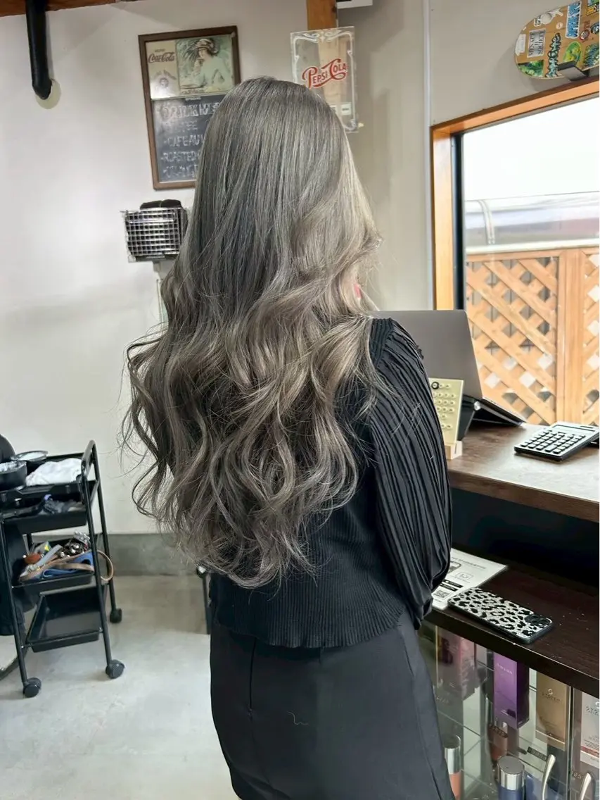 ロング カラー LUCK ユナのヘアスタイル