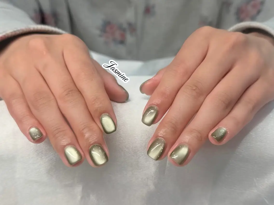 ネイル グリーン 氷ネイル・うるうるネイル キラキラネイル マグネットネイル ハンドネイル 瞳 ネイルサロン😊のネイルデザイン