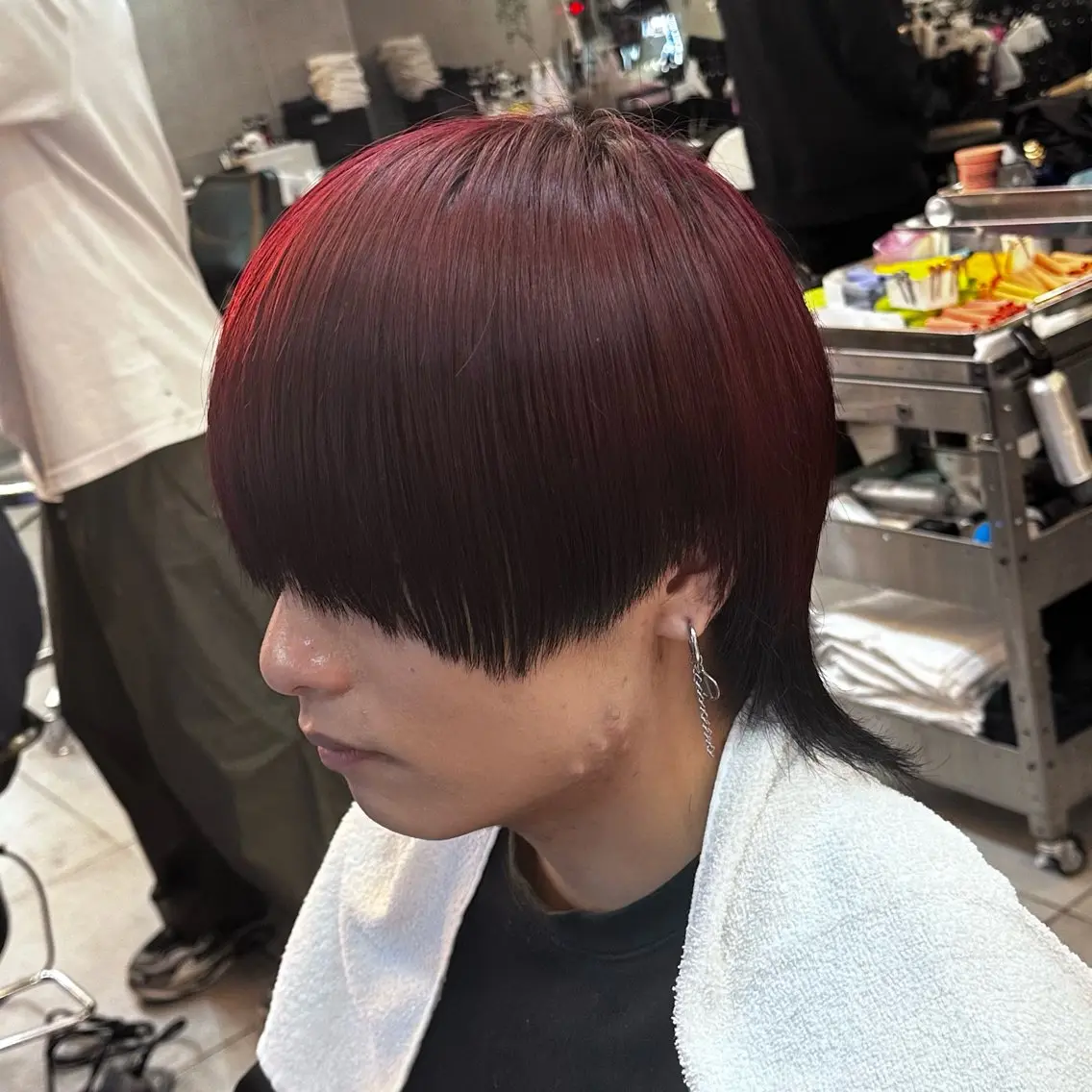 カラー メンズ メンズインナーカラー 黒髪 インナーカラー レッドカラー カット ヘアカラー メンズパーマの達人 KAITOのヘアスタイル