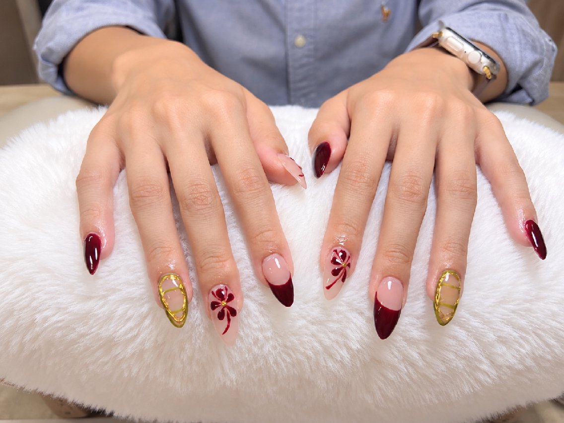 ネイル アートネイル ボルドー フラワーネイル フレンチネイル ゴールド ハンドネイル 高山ルコ(NAIL) 店長のネイルデザイン
