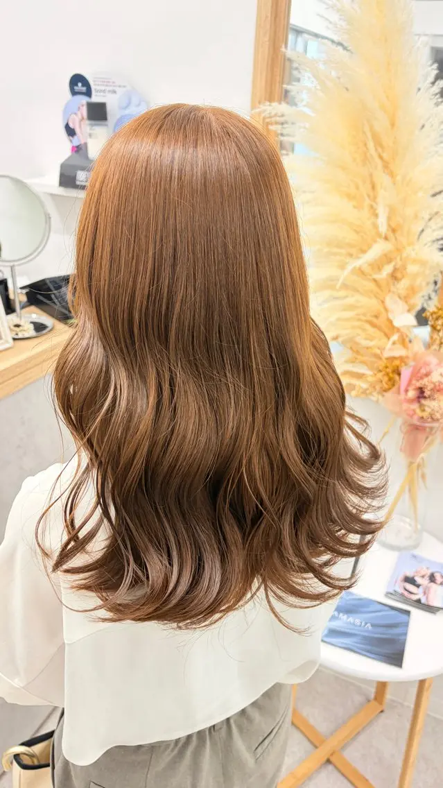 セミロング 透明色艶カラー× レイヤー/ツバサのヘアスタイル