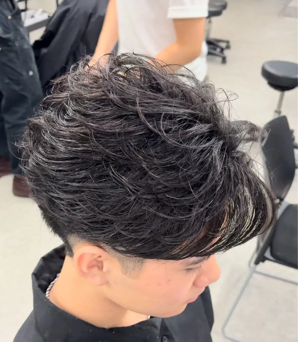 パーマ メンズ センターパート フェザーパーマ メンズハイライト メンズメッシュ マッシュ センターパート/フェ ザー🔥SHUYAのヘアスタイル