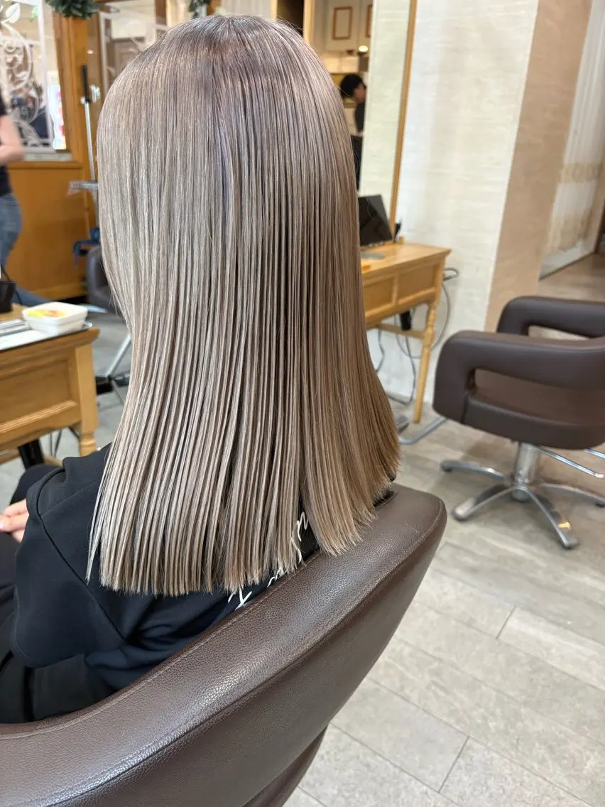 セミロング カラー ブリーチ ✨店長✨松下 和正のヘアスタイル