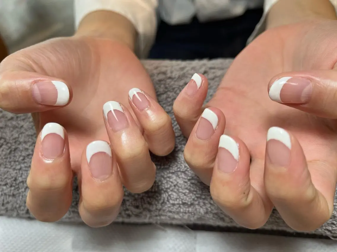 ネイル フレンチネイル anela 仁香のネイルデザイン