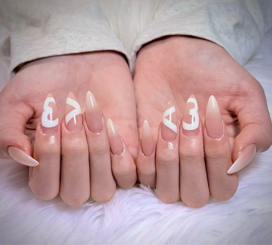 ネイル オーロラネイル チークネイル フットネイル フレンチネイル ジェルネイル ハンドネイル Nichi Nailsのネイルデザイン