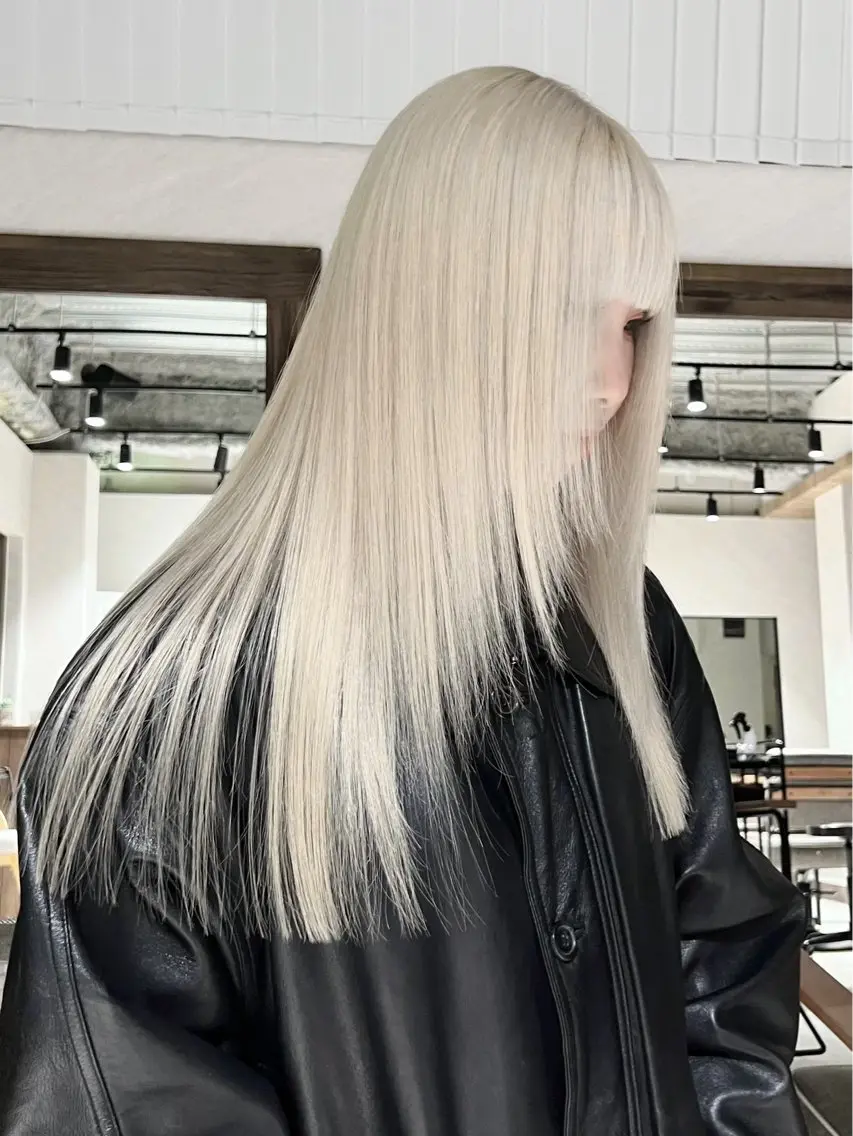 セミロング カラー ブロンド ホワイトブロンド ヘアカラー ムラ修正💎 艶髪ハイトーン💎のヘアスタイル