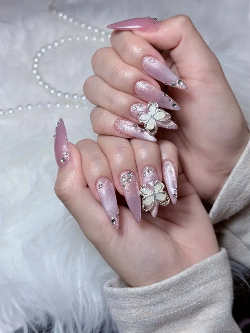 ネイル チークネイル ドット フレンチネイル グラデーション ハート ハンドネイル Julli NailStudioのネイルデザイン