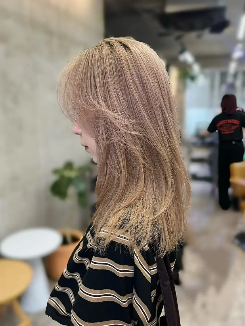 セミロング カラー ベージュカラー レイヤーカット ヘアカラー 🤎𝐌𝐚𝐨⌇ お悩み解決美容師🤎のヘアスタイル