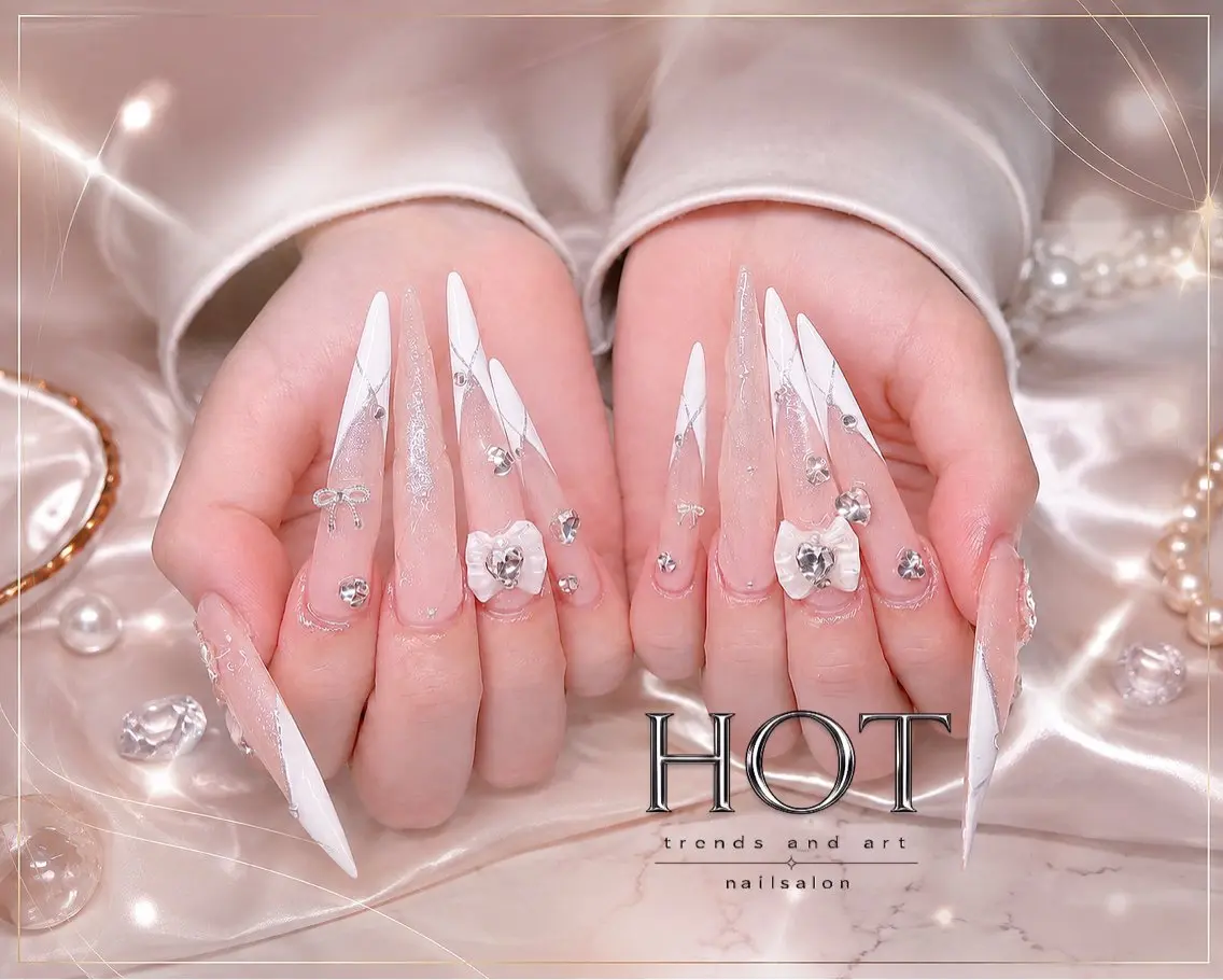 ネイル アートネイル オーロラネイル クリアネイル 長さ出し フレンチネイル ハンドネイル HOT Nail Salonのネイルデザイン