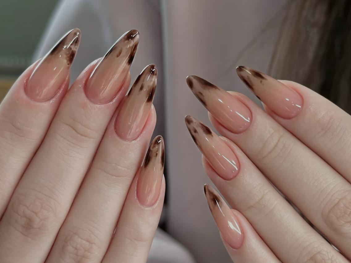 ネイル メンズ ボルドー ブラウン チークネイル 長さ出し フットネイル ハンドネイル ハンドケア NEW NAIL池袋 韓国・ワンホンネイルのネイルデザイン