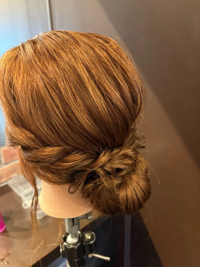 ロング 鶴谷 麻衣のヘアスタイル