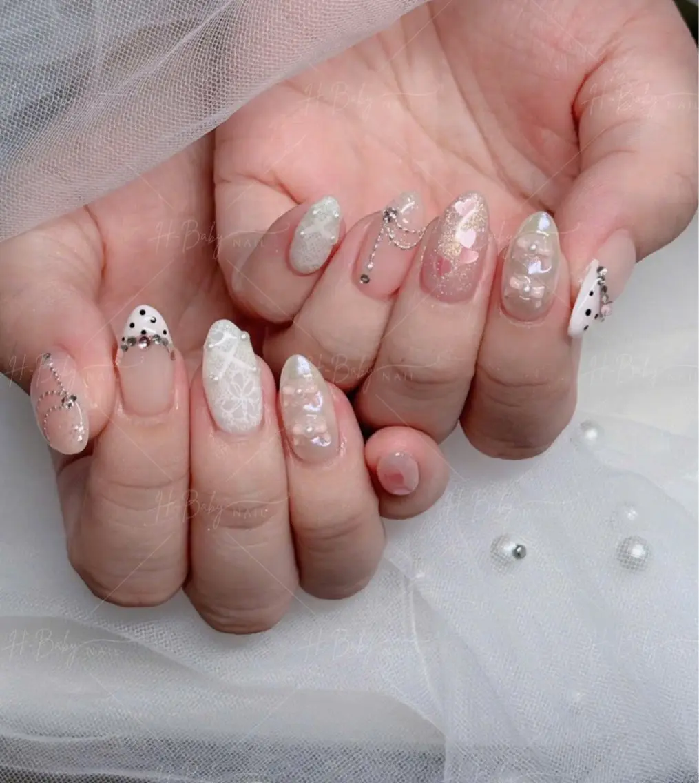 ネイル オーロラネイル フレンチネイル ジェルネイル ハロウィン キラキラネイル ハンドネイル H.baby Nail Salonのネイルデザイン