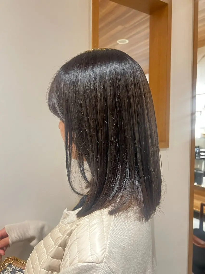 セミロング カラー コバヤシ ユメのヘアスタイル