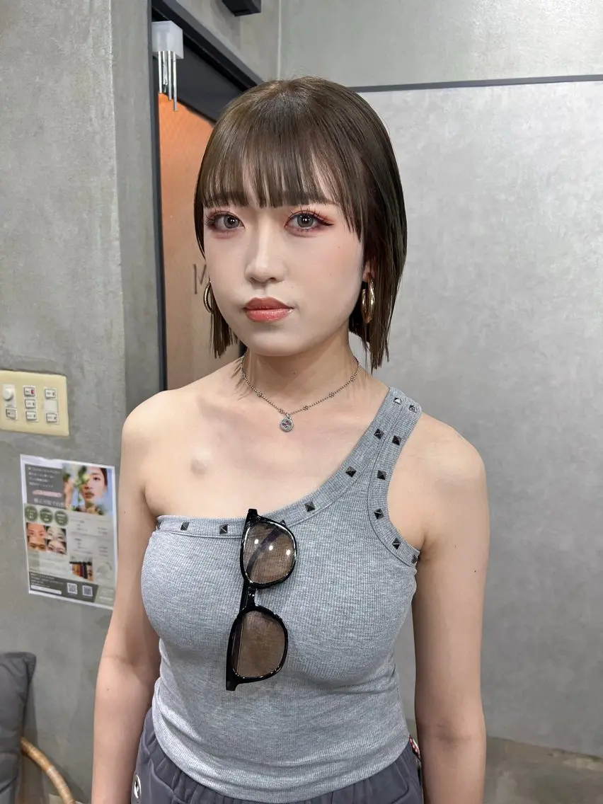 ショート カラー ベージュカラー ブリーチ ケアブリーチ ハイトーンカラー ミルクティーベージュ ヘアカラー YUI ハイトーンカラーのヘアスタイル