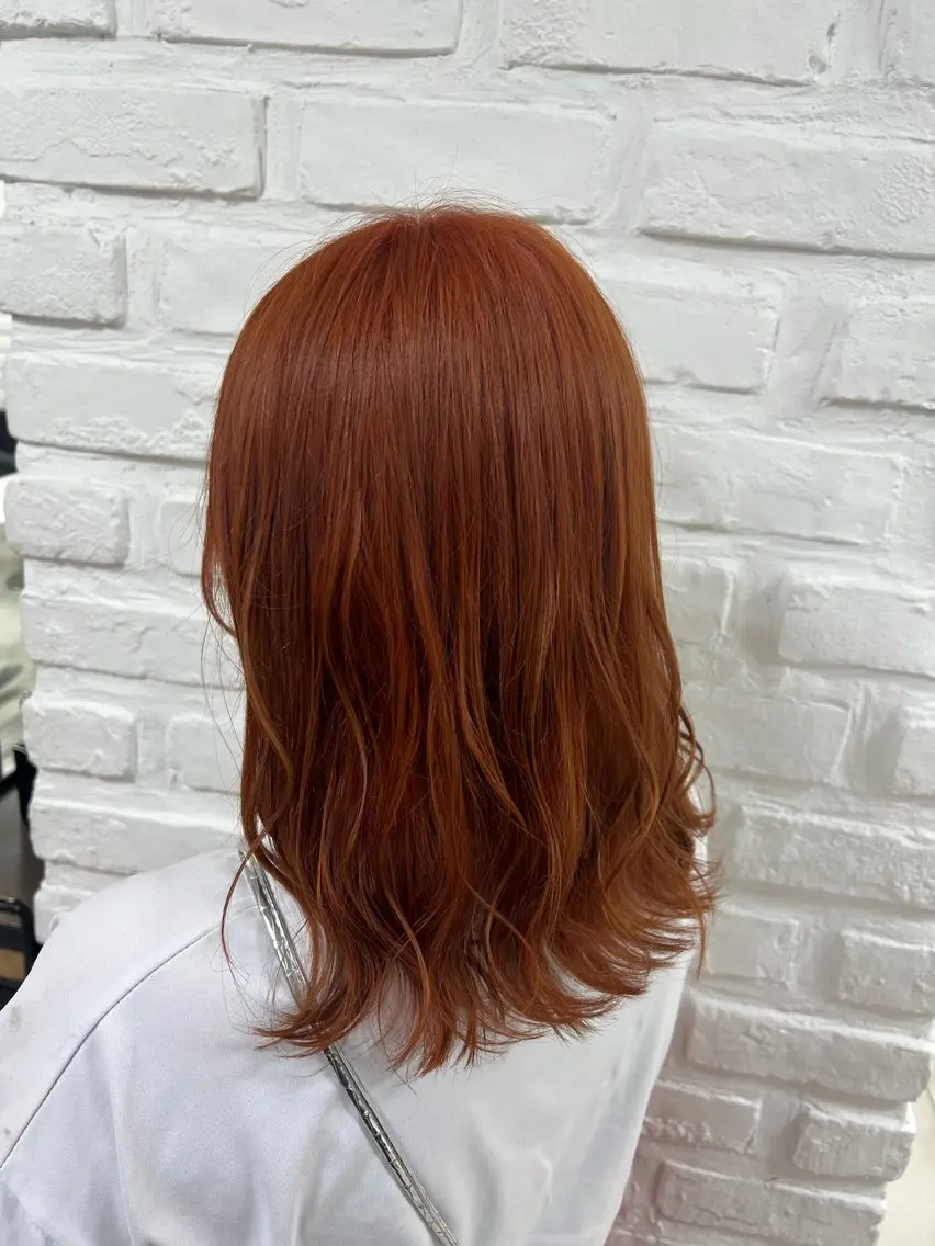 セミロング カラー ブリーチ オレンジ ヘアカラー トリートメント 【暖色カラー特化】 中山由梨のヘアスタイル
