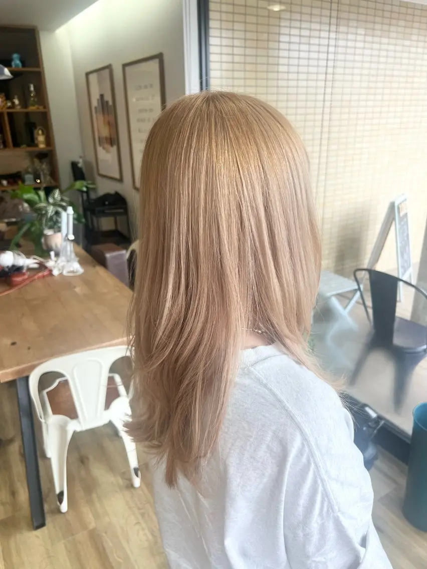 ロング カラー ベージュカラー ブリーチ ヘアカラー トリートメント 堀 望美のヘアスタイル