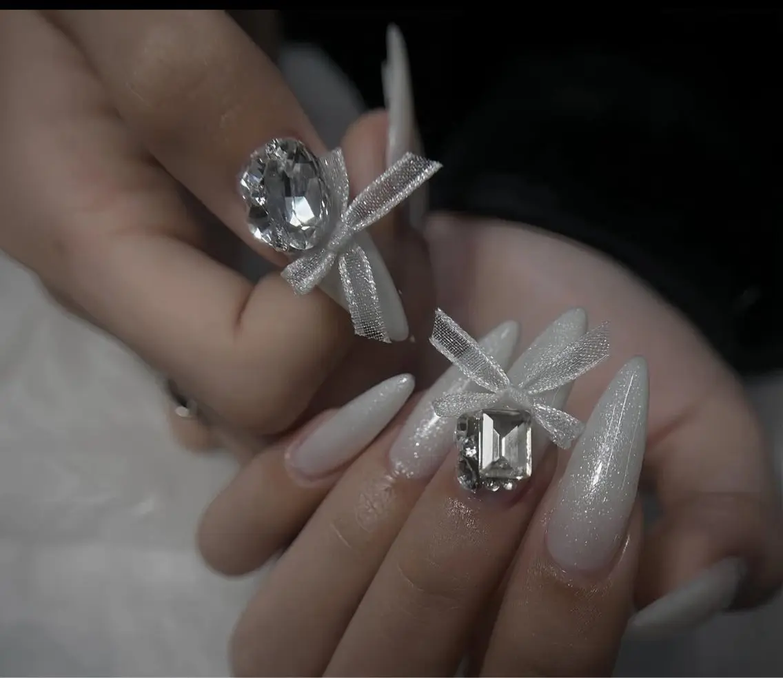 ネイル オーロラネイル フレンチネイル ジェルネイル ハロウィン キラキラネイル H.baby Nail Salonのネイルデザイン