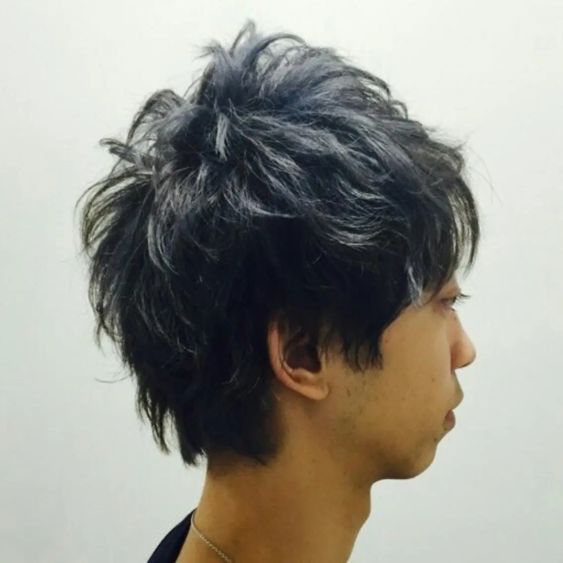 ショート カラー メンズ メンズブリーチ ブリーチ ブルーカラー ブルーグレー 永井 大希のヘアスタイル