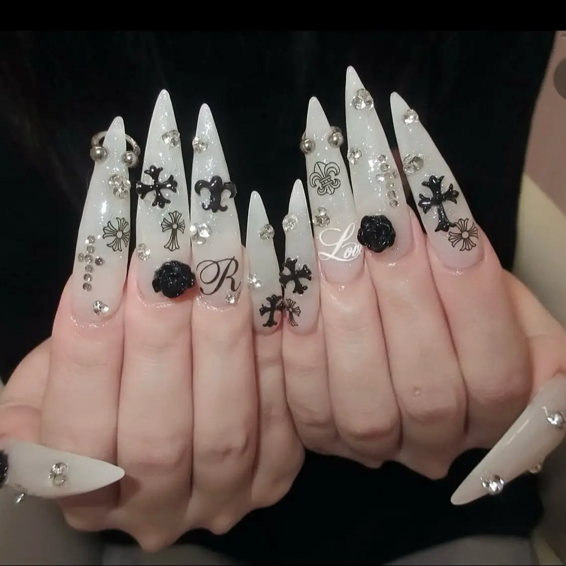 ネイル チークネイル ドット フットネイル フレンチネイル グラデーション ハンドネイル ハンドケア Nihonthy Nail 新宿のネイルデザイン