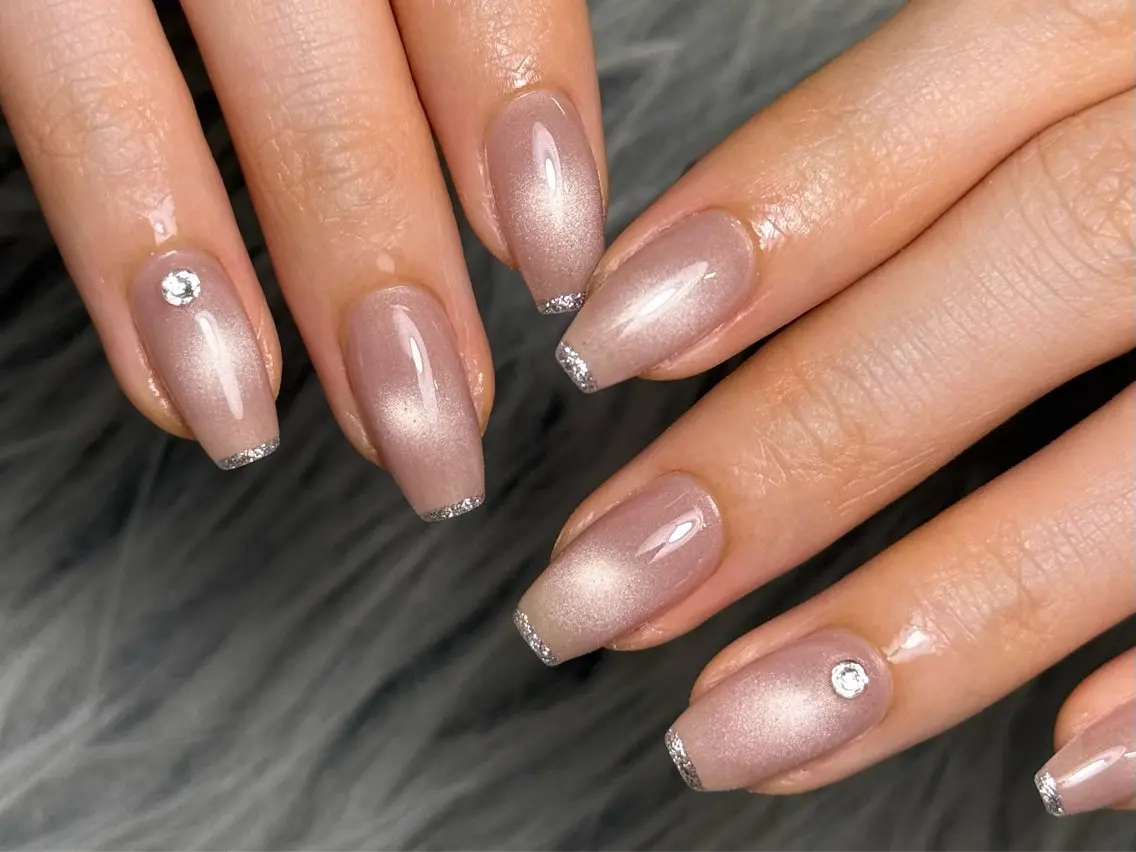ネイル フレンチネイル ラメ(グリッター) ストーンネイル ブライダルネイル ハンドネイル nail salon h🎀小夏のネイルデザイン