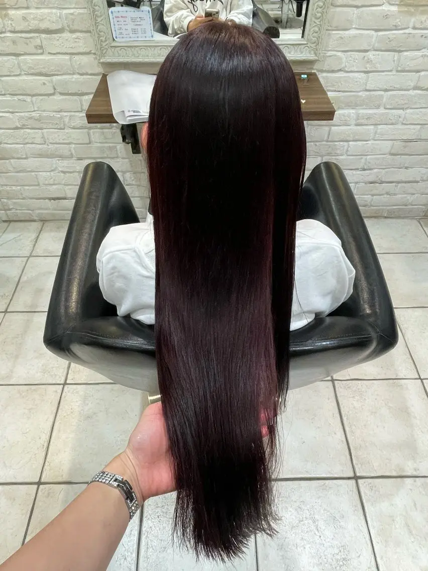 ロング カラー ブリーチ ボルドーカラー 透明感カラー 🩵RIKO🩵 透明感カラー🫧のヘアスタイル