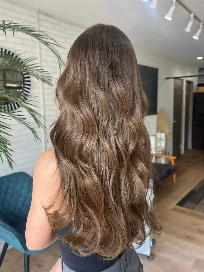 ロング カラー 髙野 未衣菜のヘアスタイル